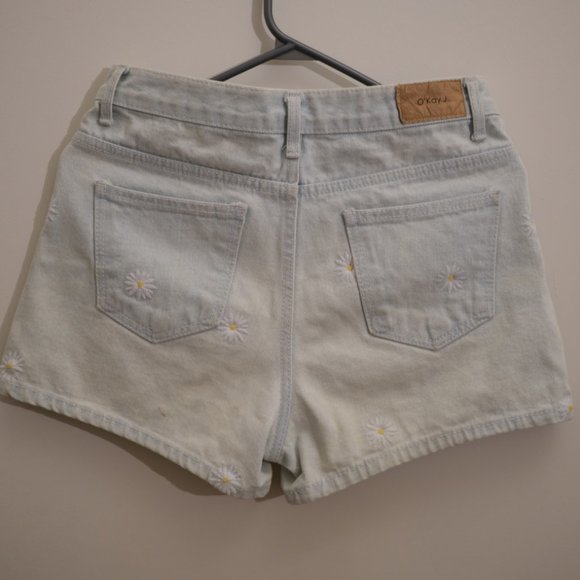 High-Waisted Daisy Embroidered Denim Shorts - Picture 2 of 6